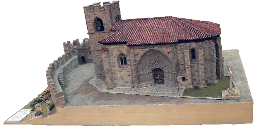 Portada gótica y atrio